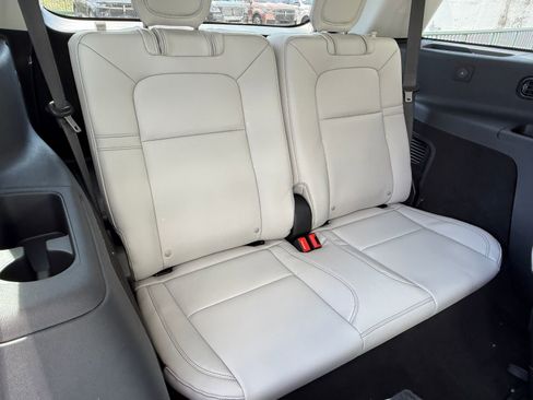 New 2026 Lincoln Aviator AWD image 18