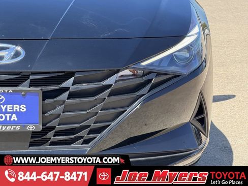 Used 2023 Hyundai Elantra SEL w/ Convenience Package image 4