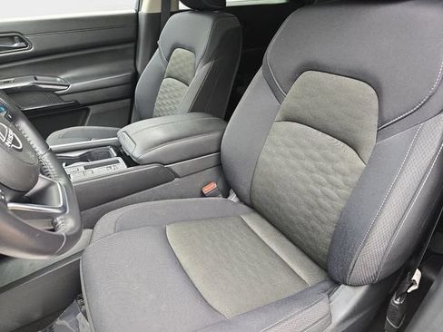 Used 2024 Nissan Pathfinder SV FWD image 15