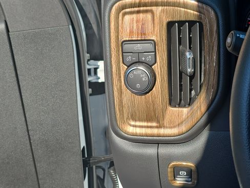 Used 2025 Chevrolet Silverado 1500 Custom RWD image 24