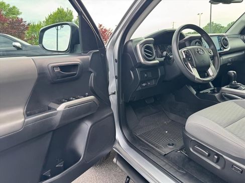 Used 2023 Toyota Tacoma SR5 RWD image 13