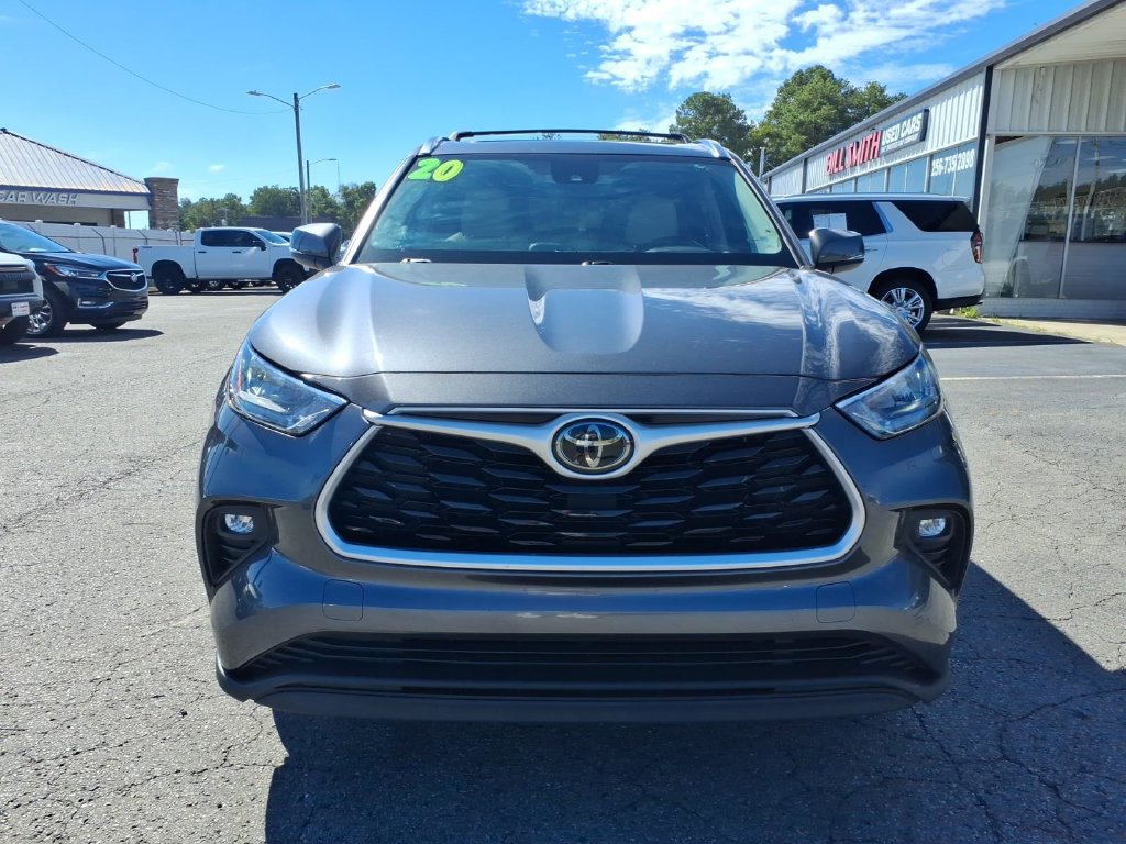 Used 2020 Toyota Highlander XLE FWD image 2