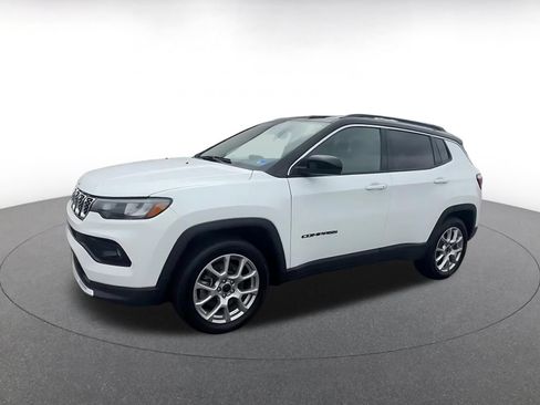 Used 2025 Jeep Compass Limited AWD/4WD image 8