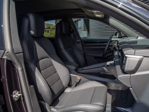 Used 2025 Porsche Macan 4S Electric AWD/4WD image 26