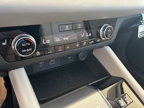 New 2025 Mitsubishi Outlander SEL image 48