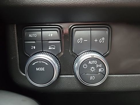 Used 2023 GMC Yukon SLT w/ SLT Premium Package image 20