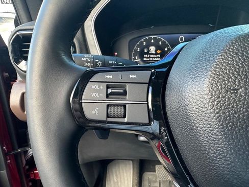 Used 2025 Honda Pilot Elite image 16