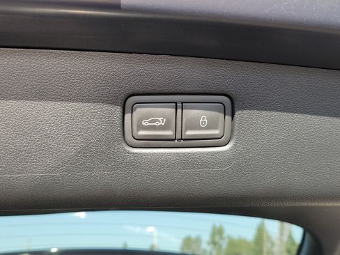 Certified 2026 Genesis GV70 2.5T Advanced AWD/4WD image 21