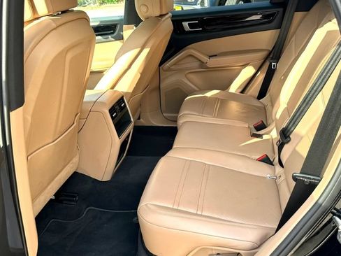 Used 2019 Porsche Cayenne AWD/4WD image 13