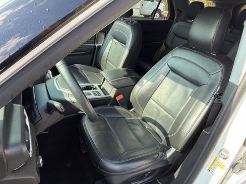 Used 2023 Ford Explorer Limited image 6