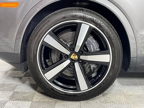 Used 2024 Porsche Cayenne Coupe image 29