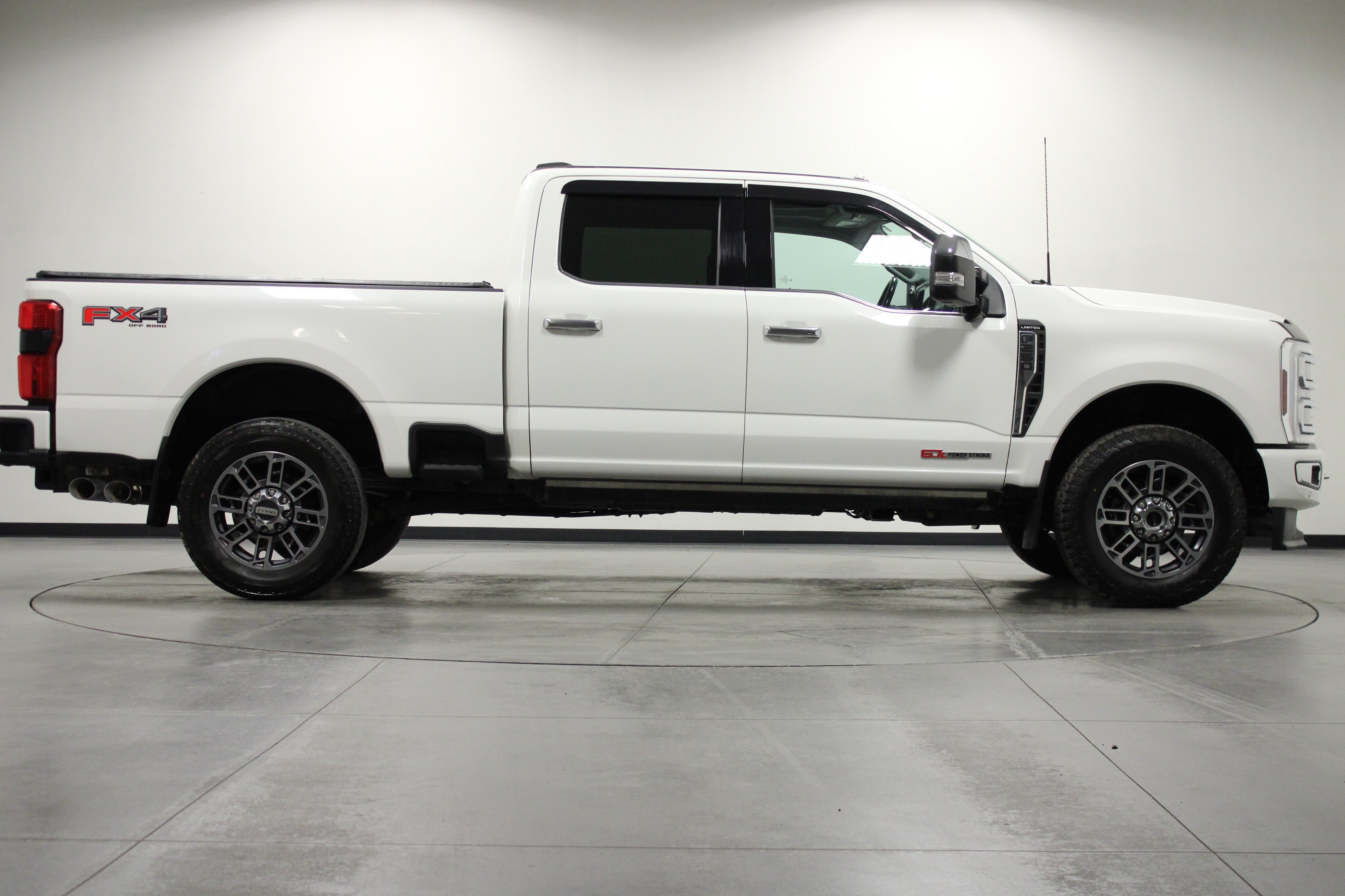 Used 2024 Ford F250 Limited w/ FX4 Off-Road Package AWD/4WD image 3