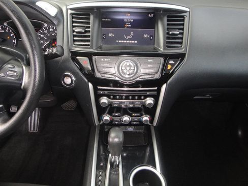 Used 2020 Nissan Pathfinder S image 8