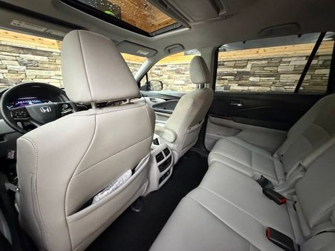 Used 2020 Honda Pilot Touring image 32