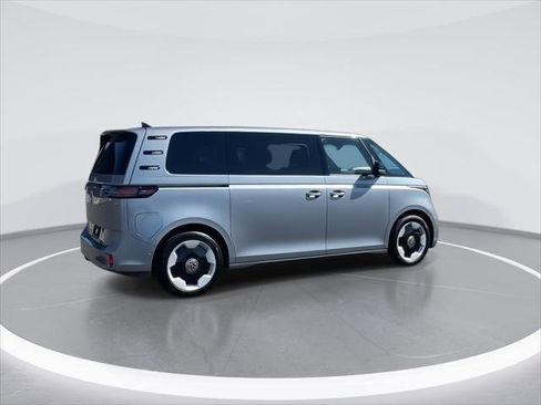 New 2025 Volkswagen ID. Buzz Pro S RWD image 8