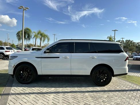 Used 2025 Lincoln Navigator Reserve w/ Jet Appearance Package image 6