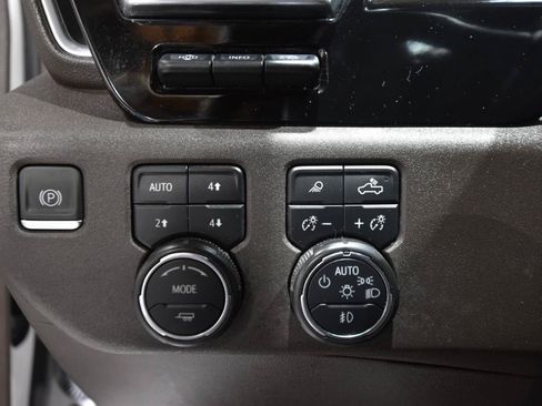 Used 2022 Chevrolet Silverado 1500 LTZ w/ LTZ Premium Package AWD/4WD image 17