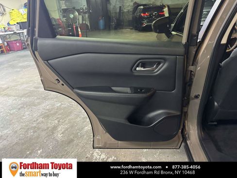 Used 2025 Nissan Rogue SV AWD/4WD image 11