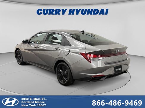 Used 2021 Hyundai Elantra SEL w/ Convenience Package FWD image 3