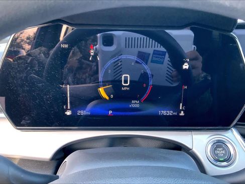 Used 2025 Chevrolet Trax LT image 25