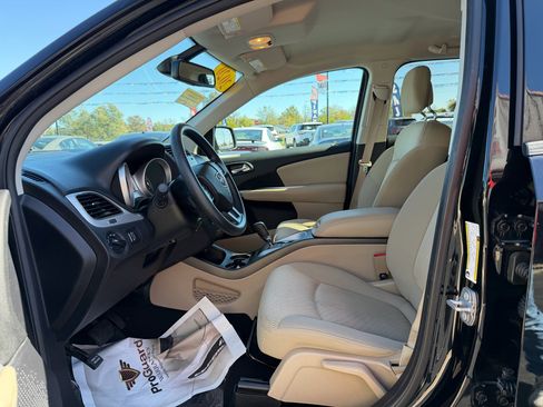 Used 2020 Dodge Journey SE image 14