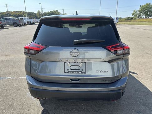 Used 2024 Nissan Rogue SV image 4