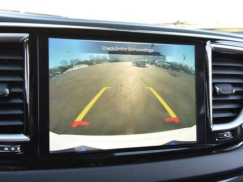 Used 2024 Chrysler Pacifica Touring-L image 14