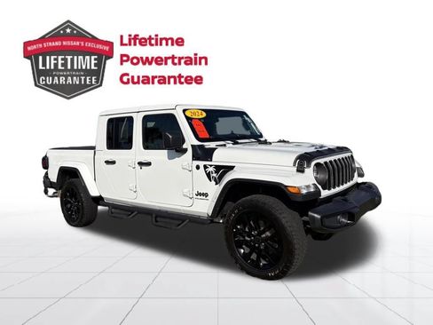 Used 2024 Jeep Gladiator Sport AWD/4WD image 9