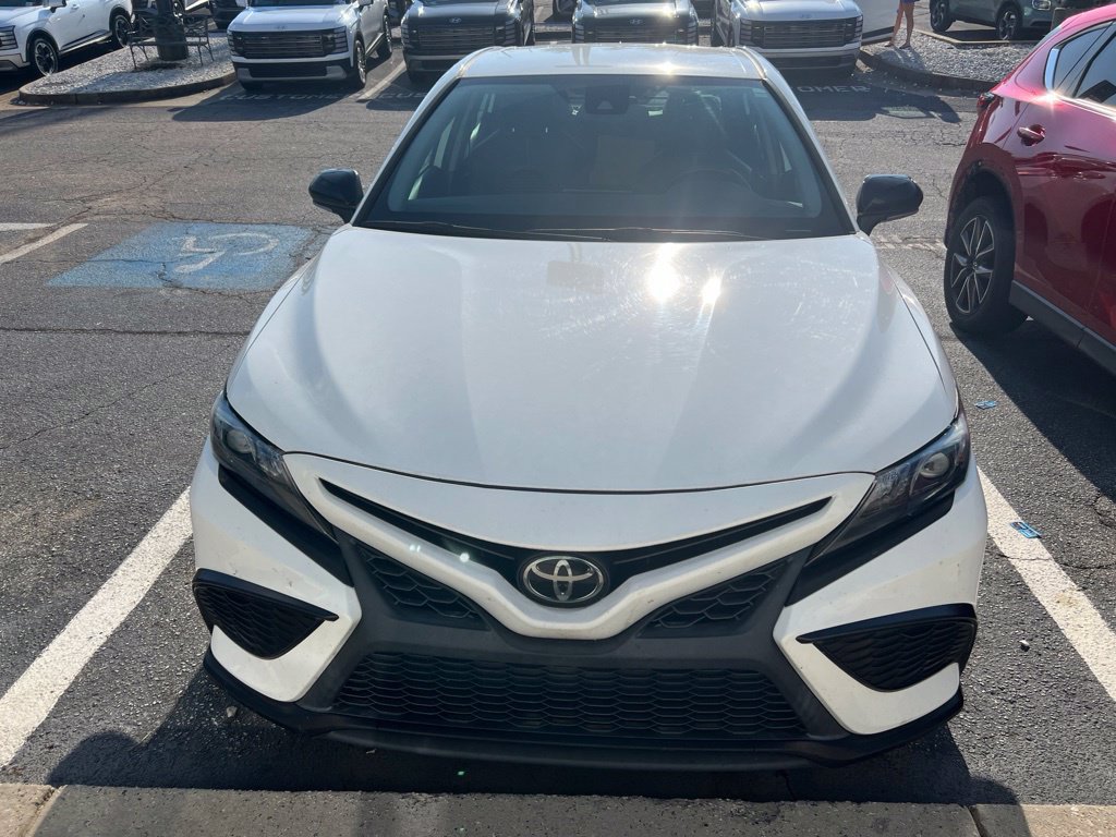 Used 2022 Toyota Camry SE w/ Carpet Mat Package (TMS) FWD image 1