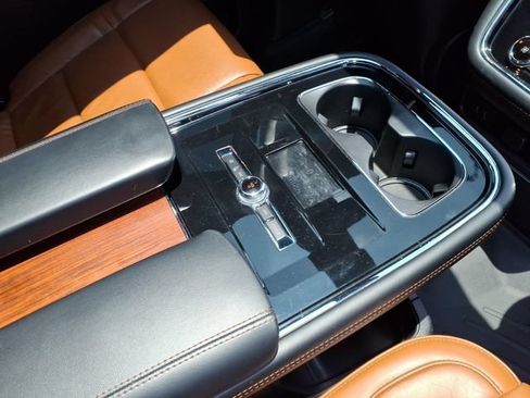 Used 2019 Lincoln Navigator Reserve AWD/4WD image 17