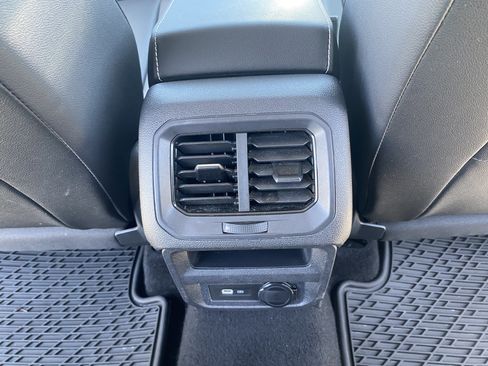 Used 2023 Volkswagen Tiguan SE FWD image 19
