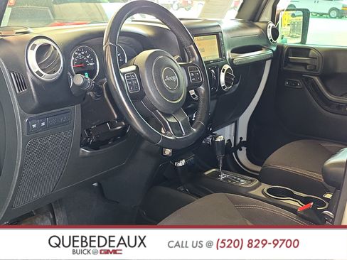 Used 2015 Jeep Wrangler Unlimited Rubicon w/ Dual Top Group AWD/4WD image 10