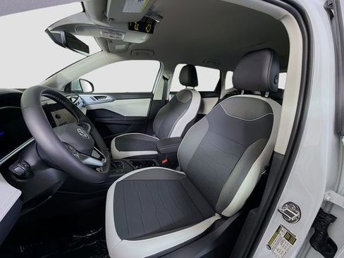 New 2026 Volkswagen Taos SE image 11