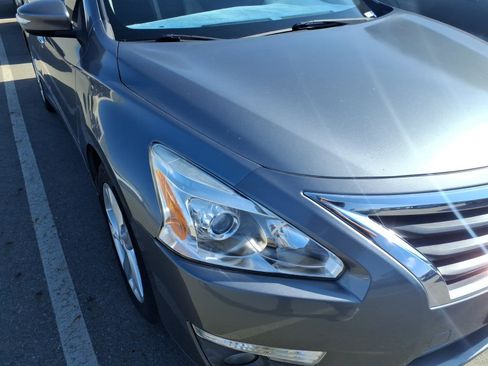 Used 2015 Nissan Altima 2.5 SV w/ Convenience Package image 3