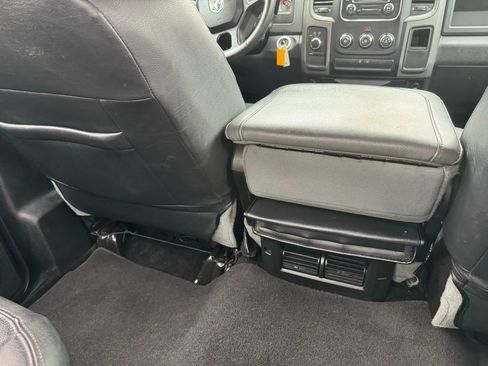 Used 2013 RAM 1500 Express image 32