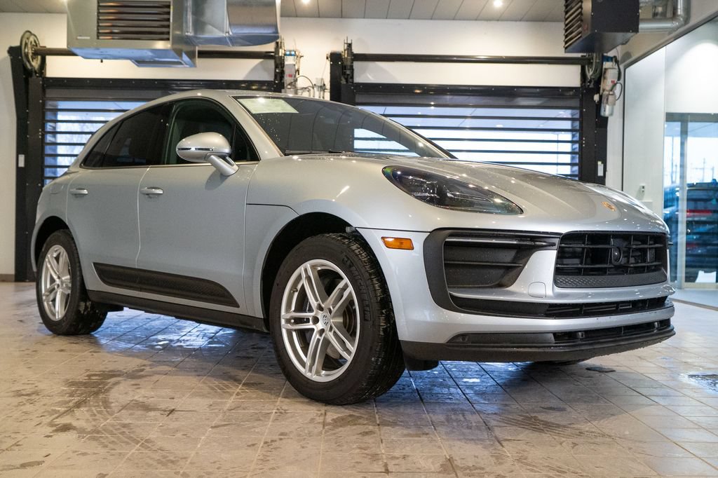 Certified 2025 Porsche Macan AWD/4WD image 7