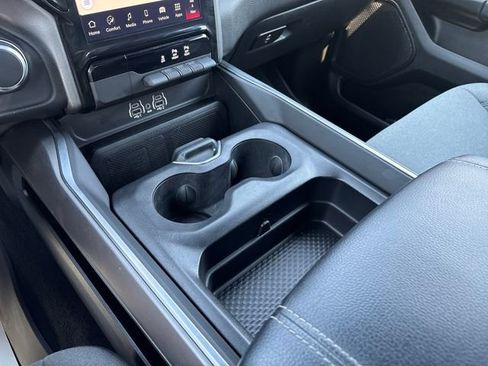 Used 2025 RAM 1500 Big Horn AWD/4WD image 17