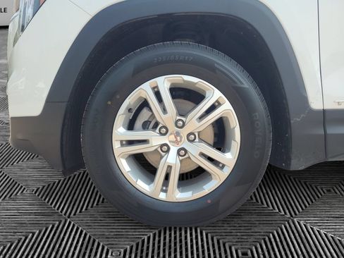 Used 2024 GMC Terrain SLE AWD/4WD image 14