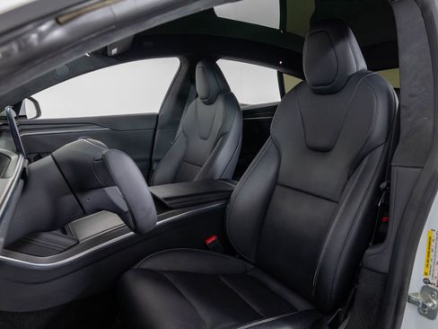 Used 2021 Tesla Model S Plaid image 16