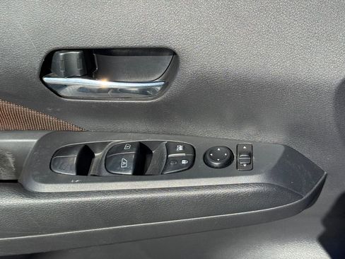 Used 2023 Nissan Kicks SR image 22