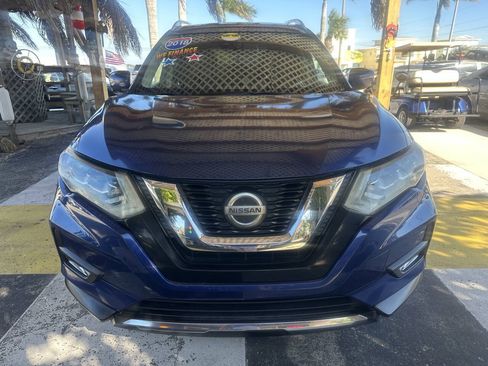 Used 2018 Nissan Rogue SL w/ Premium Package FWD image 2