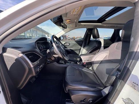 Used 2021 Jeep Cherokee Limited image 9