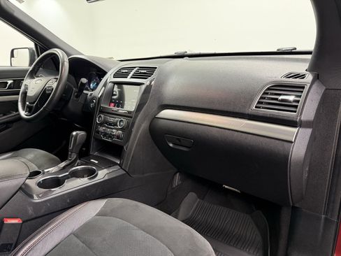 Used 2018 Ford Explorer XLT w/ Equipment Group 202A image 26