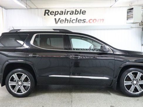 Used 2017 GMC Acadia Denali w/ Technology Package image 4