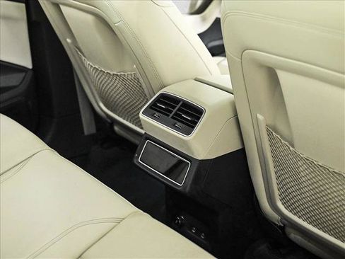 Used 2024 Audi Q8 e-tron Premium Plus AWD/4WD image 18