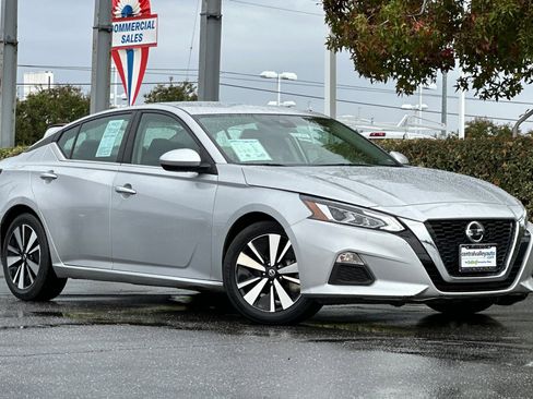 Certified 2022 Nissan Altima 2.5 SV image 2