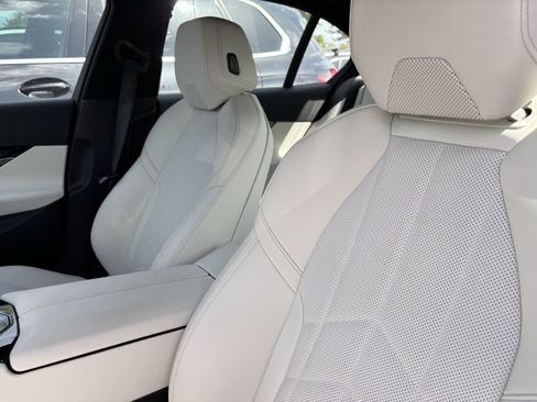 Used 2026 BMW 550e xDrive w/ Premium Package AWD/4WD image 17