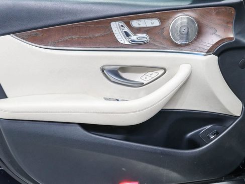 Used 2017 Mercedes-Benz E 300 image 21