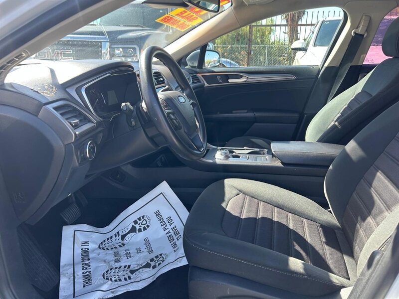 Used 2019 Ford Fusion SE FWD image 18