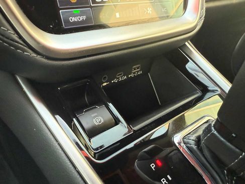 Certified 2025 Subaru Outback Premium w/ Popular Package #1A image 25